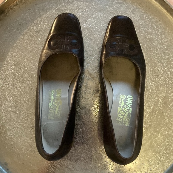 Salvatore Ferragamo Heels with embroidered horsebit, made in Italy - Picture 3 of 13